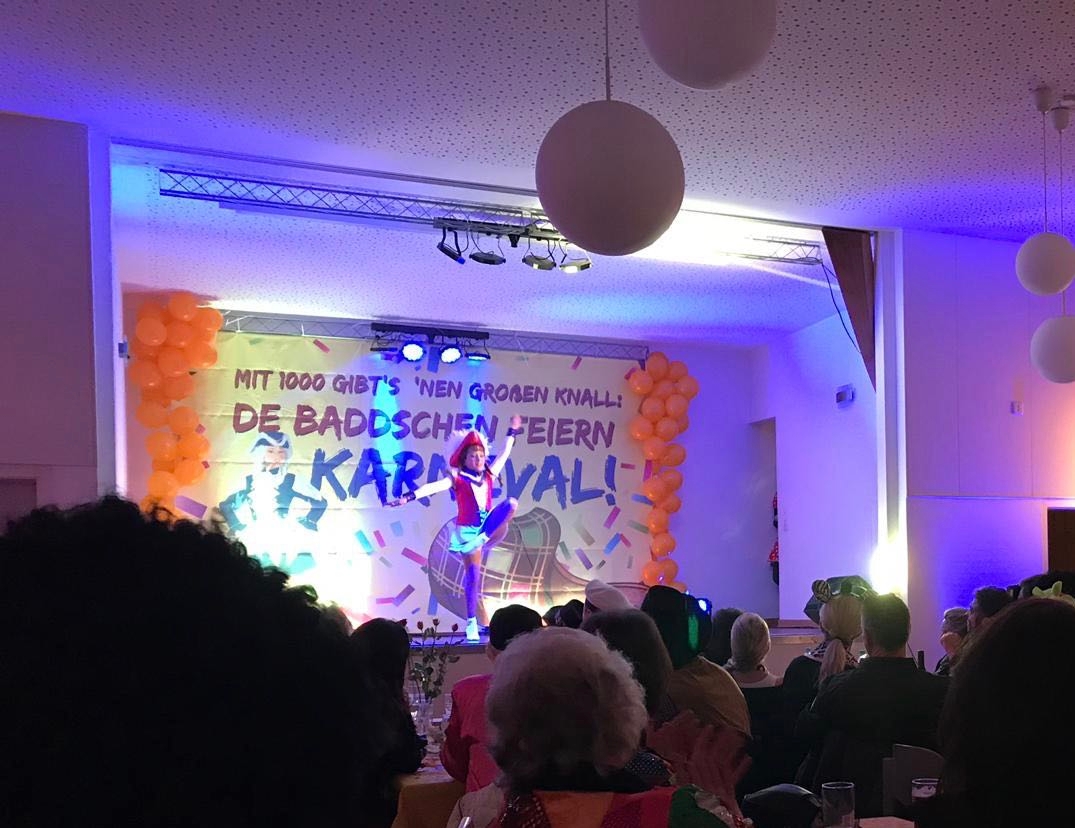 Das Tanzmariechen im Kostüm.