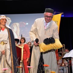 Schultheiß Uwe erhielt ein paar Baddschen von der Kaiserin.