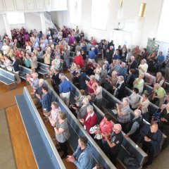 Viele Zuschauerinnen und Zuschauer besuchten die Vollmarshäuser Kirche.