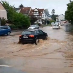 Hauptstraße - Ecke Ochshäuser Straße.