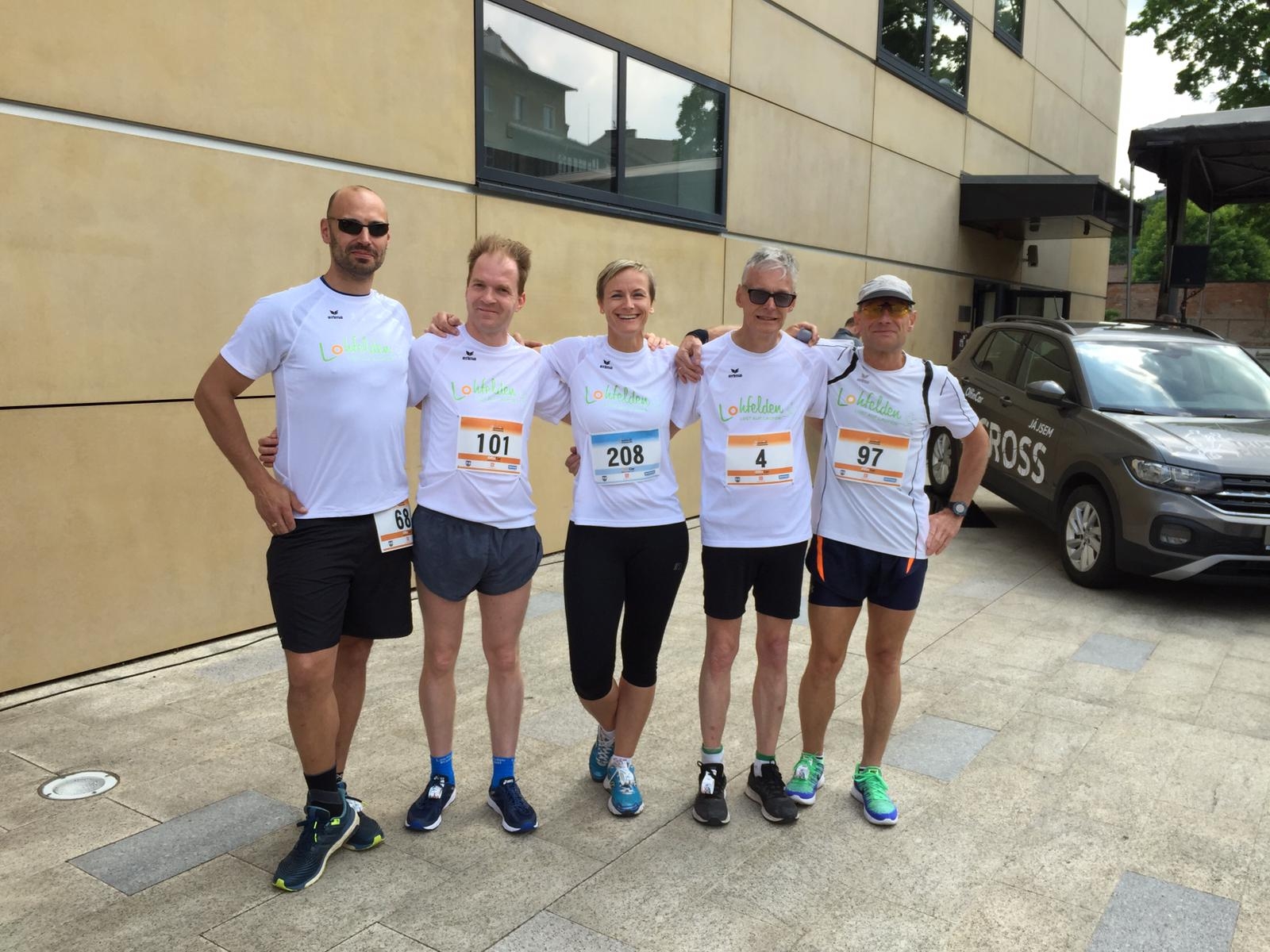 Starteten gemeinsam für Lohfelden beim Trutnover Halbmarathon (v.l.n.r.): Sebastian Malzfeld, Paul Skalski, Eva Bubeničková, Helmuth Arndt und Jens Scheffler.