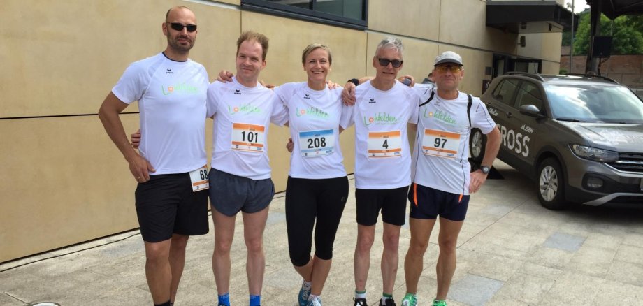 Starteten gemeinsam für Lohfelden beim Trutnover Halbmarathon (v.l.n.r.): Sebastian Malzfeld, Paul Skalski, Eva Bubeničková, Helmuth Arndt und Jens Scheffler.
