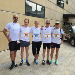 Starteten gemeinsam für Lohfelden beim Trutnover Halbmarathon (v.l.n.r.): Sebastian Malzfeld, Paul Skalski, Eva Bubeničková, Helmuth Arndt und Jens Scheffler.
