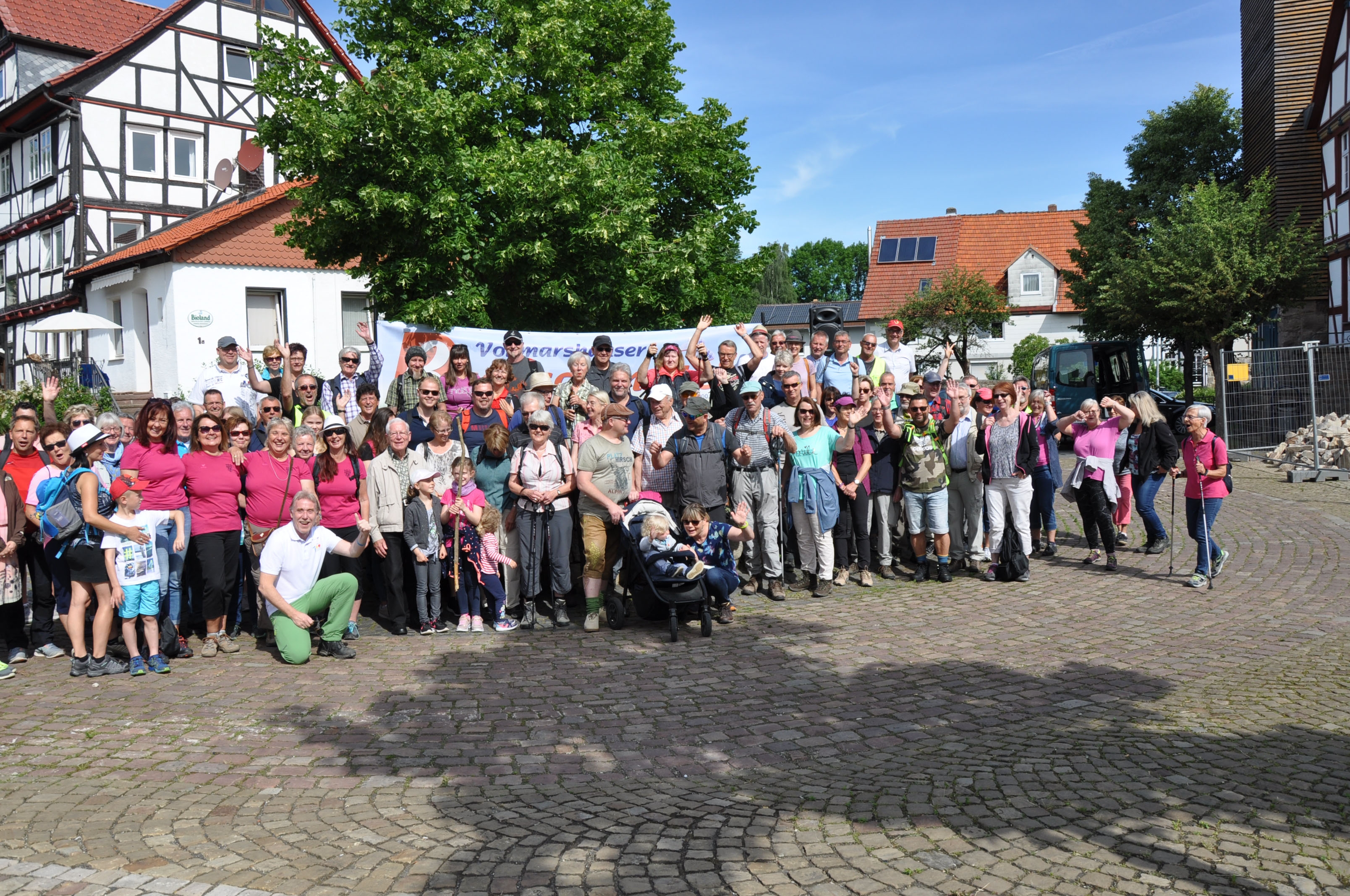 Über 100 Teilnehmerinnen und Teilnehmer wanderten Pfingstsonntag auf dem Baddschen Steig.