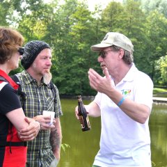 Dorffestausschussvorsitzender Udo Ewald im Gespräch mit Daniel von Trausnitz.