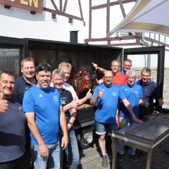 Das Team der FSK-Jedermänner lud zum Pfingstochsen-Grillen ein.