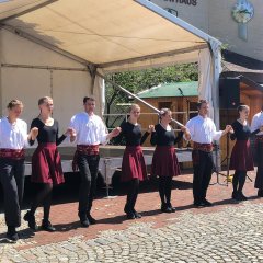 Die Tanzgruppe Firefis sorgte für ordentlich Stimmung auf dem Rathausplatz.