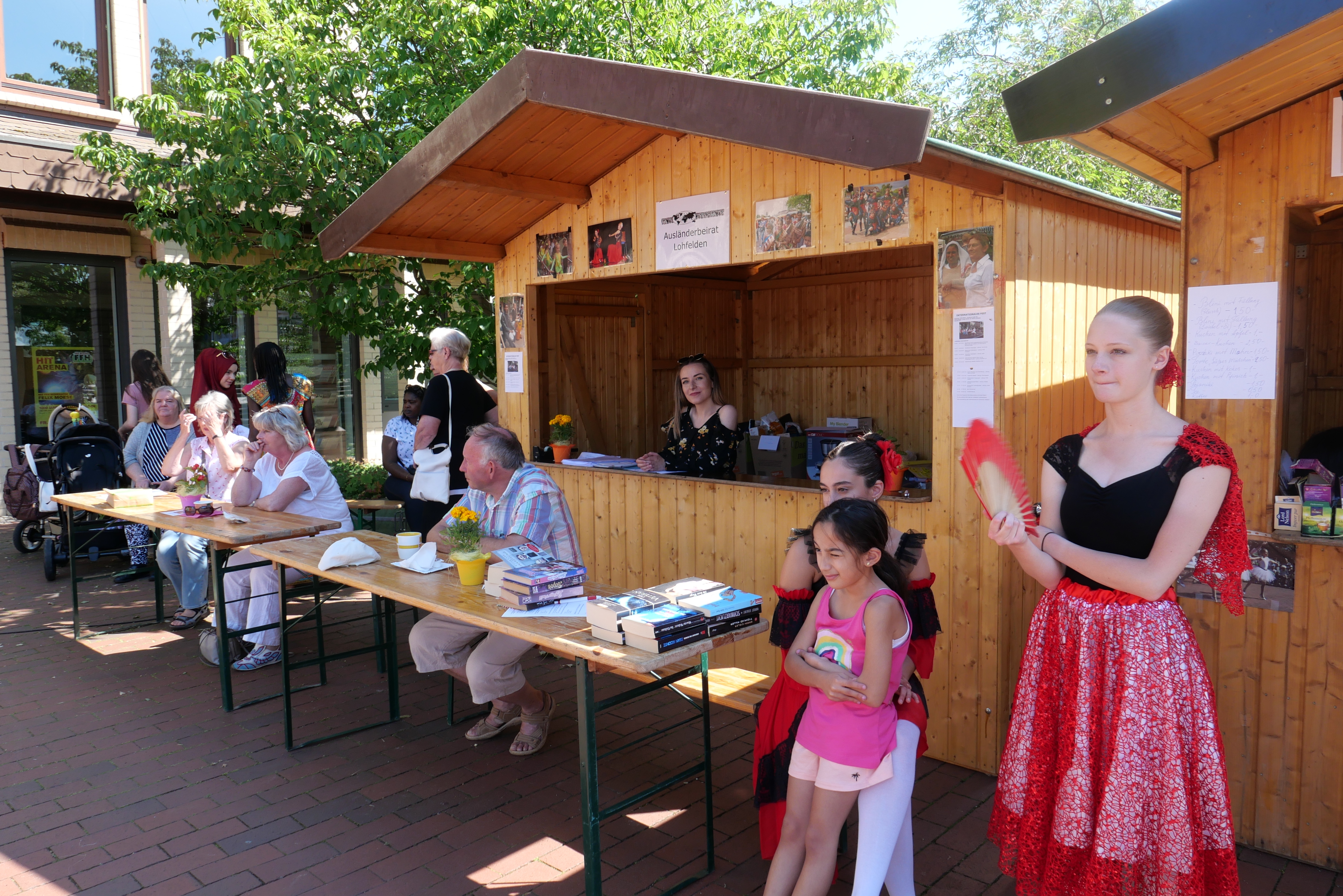 Die Hütte des Ausländerbeirats war gut besucht.