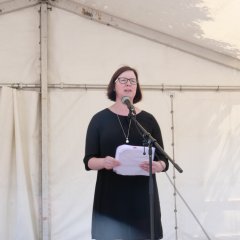 Schirmherrin des diesjährigen Internationalen Festes, Manuela Strube, Mitglied des Hessischen Landtages, hieß die Gäste herzlich willkommen.