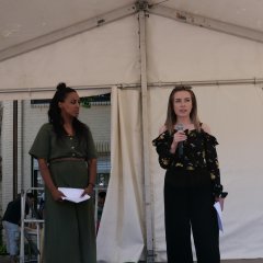 Die Moderatorinnen Elona Abraha (l.) und Nurije Ristemi führten gekonnt durch den Nachmittag.