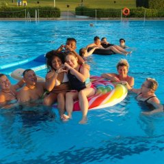 Familie Curelli hatte viel Freude im kühlen Nass!