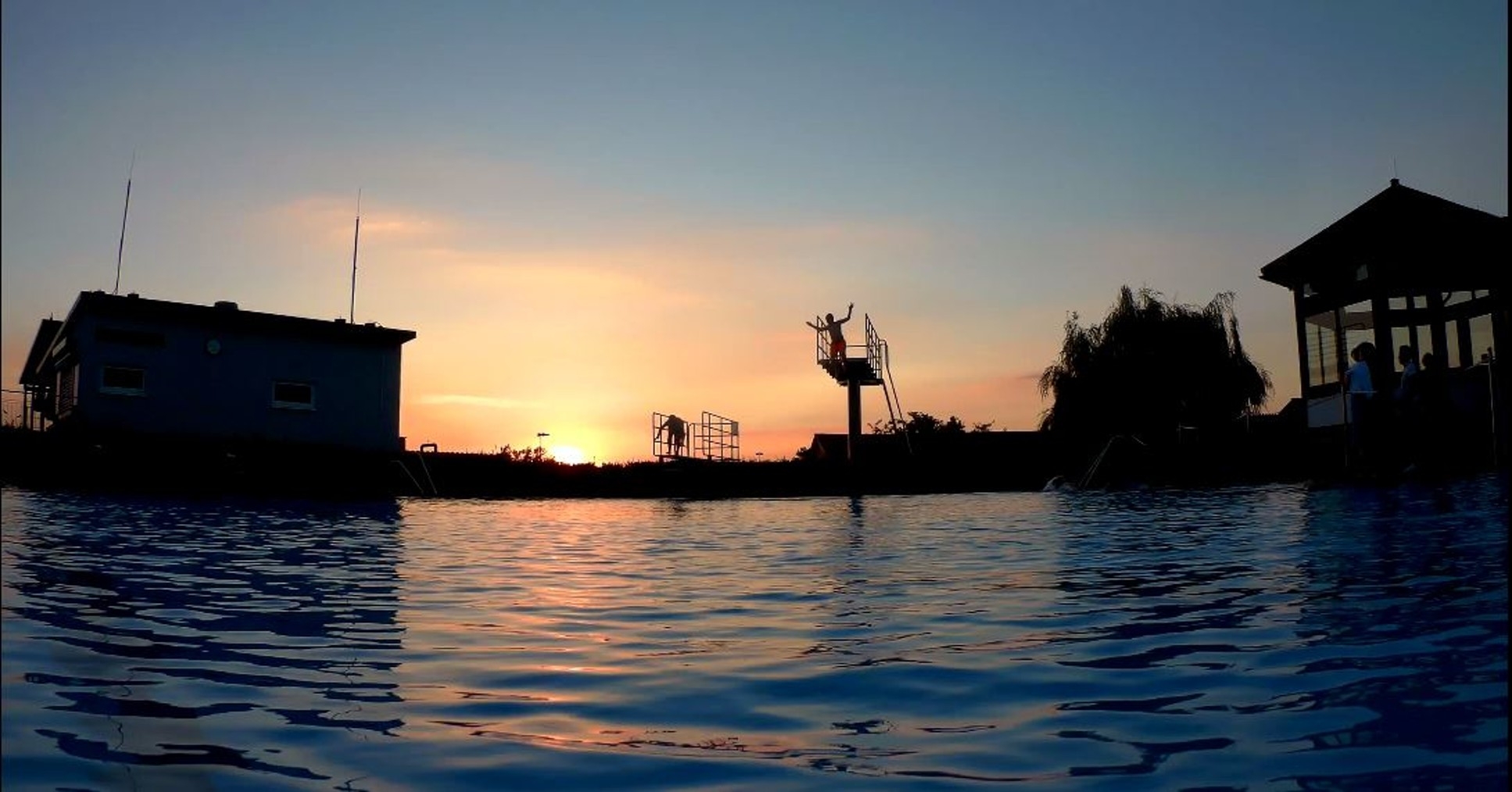 Ein letzter Sprung vom Dreier.