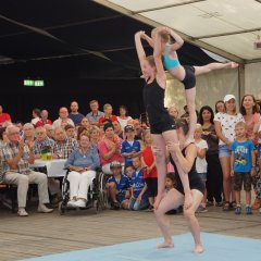 Zwei Showeinlagen zeigten die Sportakrobatinnen und Sportakrobaten des KSV Baunatal.