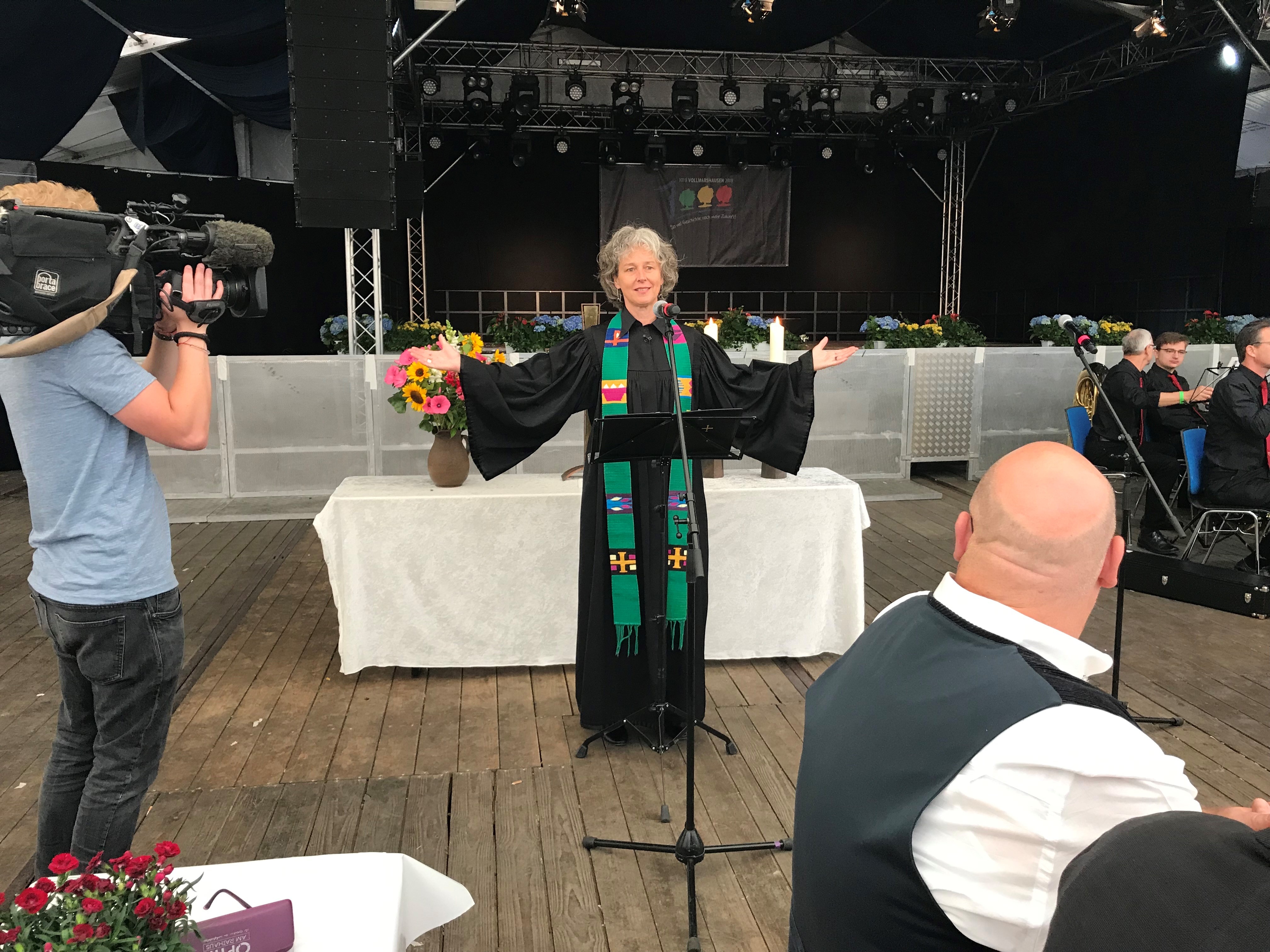 Der Gottesdienst wurde für RTL aufgezeichnet.