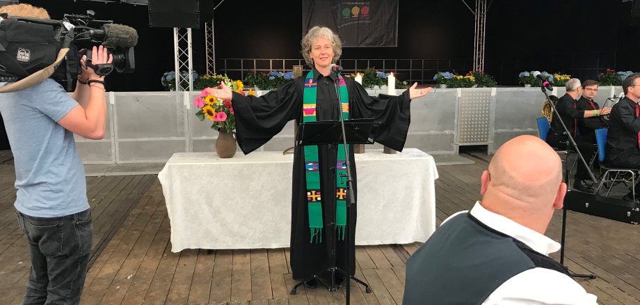 Der Gottesdienst wurde für RTL aufgezeichnet.