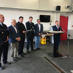 Erster Beigeordneter Norbert Thiele gratulierte herzlich und dankte allen Anwesenden. - Link öffnet seitenüberlagerndes Dialog-Fenster