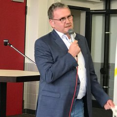 Die Grüße des Landkreises Kassel überbrachte Landrat Uwe Schmidt. - Link öffnet seitenüberlagerndes Dialog-Fenster