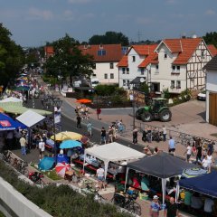 1000 Meter lange Tafel durch Vollmarshausen.