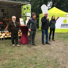 Am Samstag, 07.09.2019, wurden die 14. Hessischen Waldarbeitsmeisterschaften in Lohfelden eröffnet, v.l.n.r. Klaus Wiegand (RAL Gütesiegel), Werner Klingelhöfer (Verein Waldarbeitsmeisterschaften 2004 e.V.), Uwe Jäger (Bürgermeister Lohfelden) und Petra Westphal (Forstamt Melsungen).