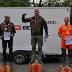 Der diesjährigen Gewinner der Hessenmeisterschaft 2019: Platz 1 – Thomas Wickert (M.), Platz 2 – Erwin Drescher (r.) und Platz 3 – Jonas Mattheis (l.).