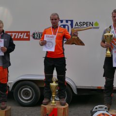 Hessenmeister in der Klasse „U24“: 1. Lukas Valentin (M.), 2. Jakob Sporer (l.) und 3. Lukas-Leon Litschka (r).