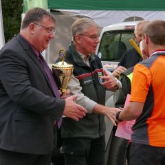 Staatssekretär Mark Weinmeister und Leiter Hessenforst Michael Gerst nahmen die Siegerehrung vor.