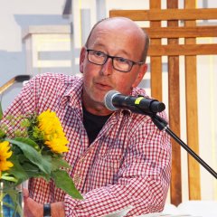 Matthias Bischoff, der annere Pladdeschwätzer uss Nieste, erzählte von Klatsch und Tratsch im Dorf.

