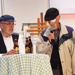 Günther Wagner und Hartmut Müller kamen als „Ephesus unn Kupille uss Kassel“ und zeigten sich beeindruckt von der Vollmarschusener 1000-m-Tafel sowie vom Baddschengold!