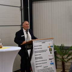 DLRG-Vorsitzender und Schwimmmeister Klaus Günther begrüßte die Gäste.