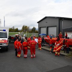 Das Wetter spielte mit, sodass auch die ausgestellten Fahrzeuge und Boote zur Geltung kamen.