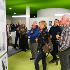Interessierte Besucherinnen und Besucher.