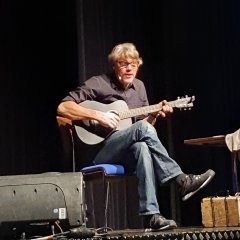 Auch musikalisch hatte der Kabarettist dem Publikum einiges zu bieten.