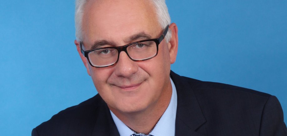 Bürgermeister Uwe Jäger äußert sich in einem Offenen Brief über den derzeitigen Zustand der Crumbacher Straße vom Kreisel in Richtung Kassel. 