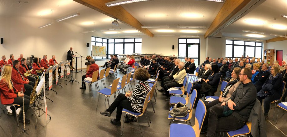Am 17.11.2019 fand erstmals eine "Zentrale Volkstrauertags-Gedenkfeier" im Feuerwehrhaus Lohfelden statt.