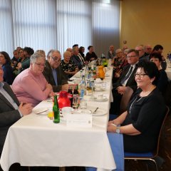 Mitglieder des Gemeindevorstandes der Gemeinde Lohfelden mit dem Ehrenbeigeordneten Robert Heimrich (3.v.l.).