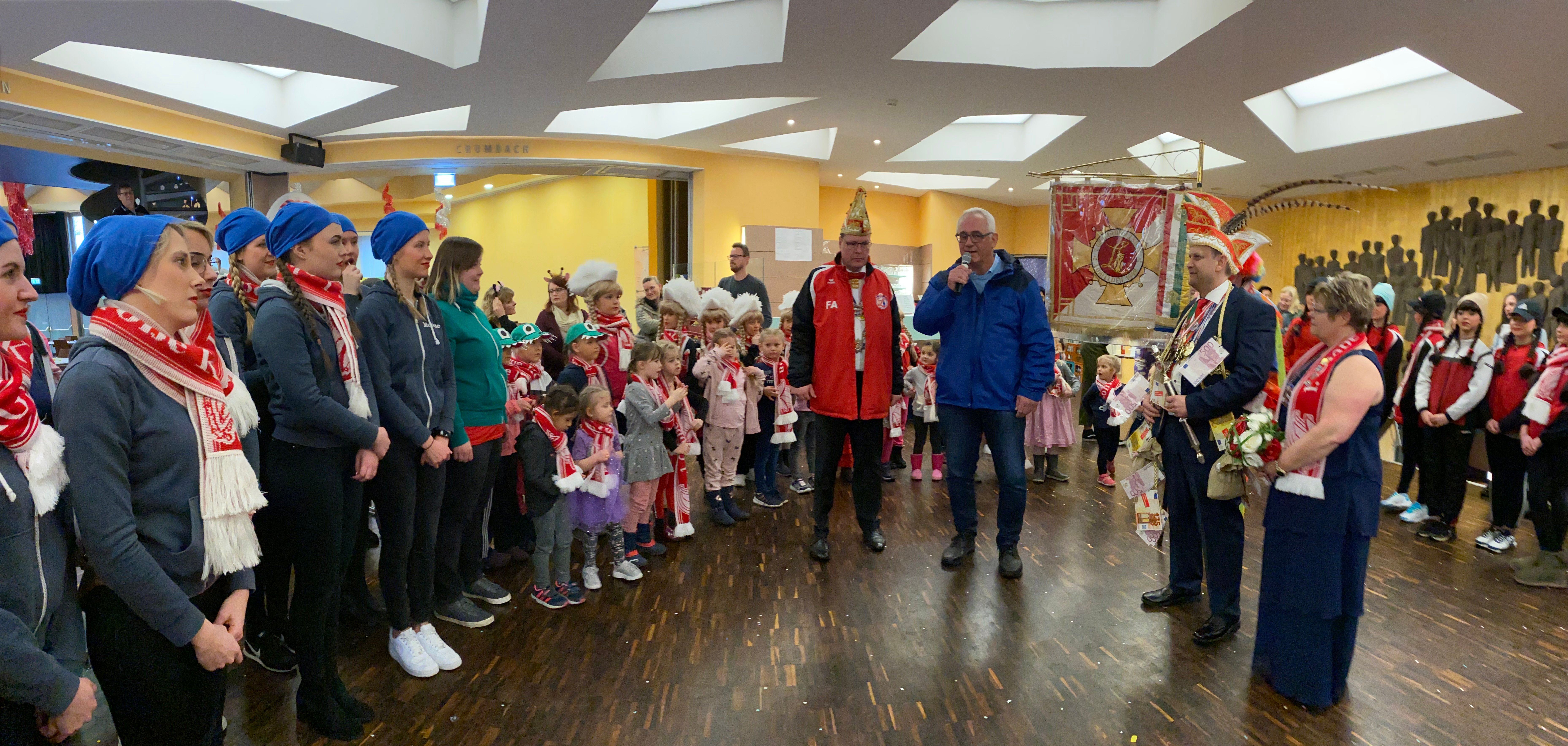 Bürgermeister Uwe Jäger wünschte den Karnevalistinnen und Karnevalisten gutes Gelingen als Verwaltungsoberhäupter.