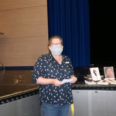 Die Leiterin der Gemeinde- und Schulbücherei Lohfelden, Sabrina Bieberstedt, begrüßte das Publikum im Bürgerhaus.
