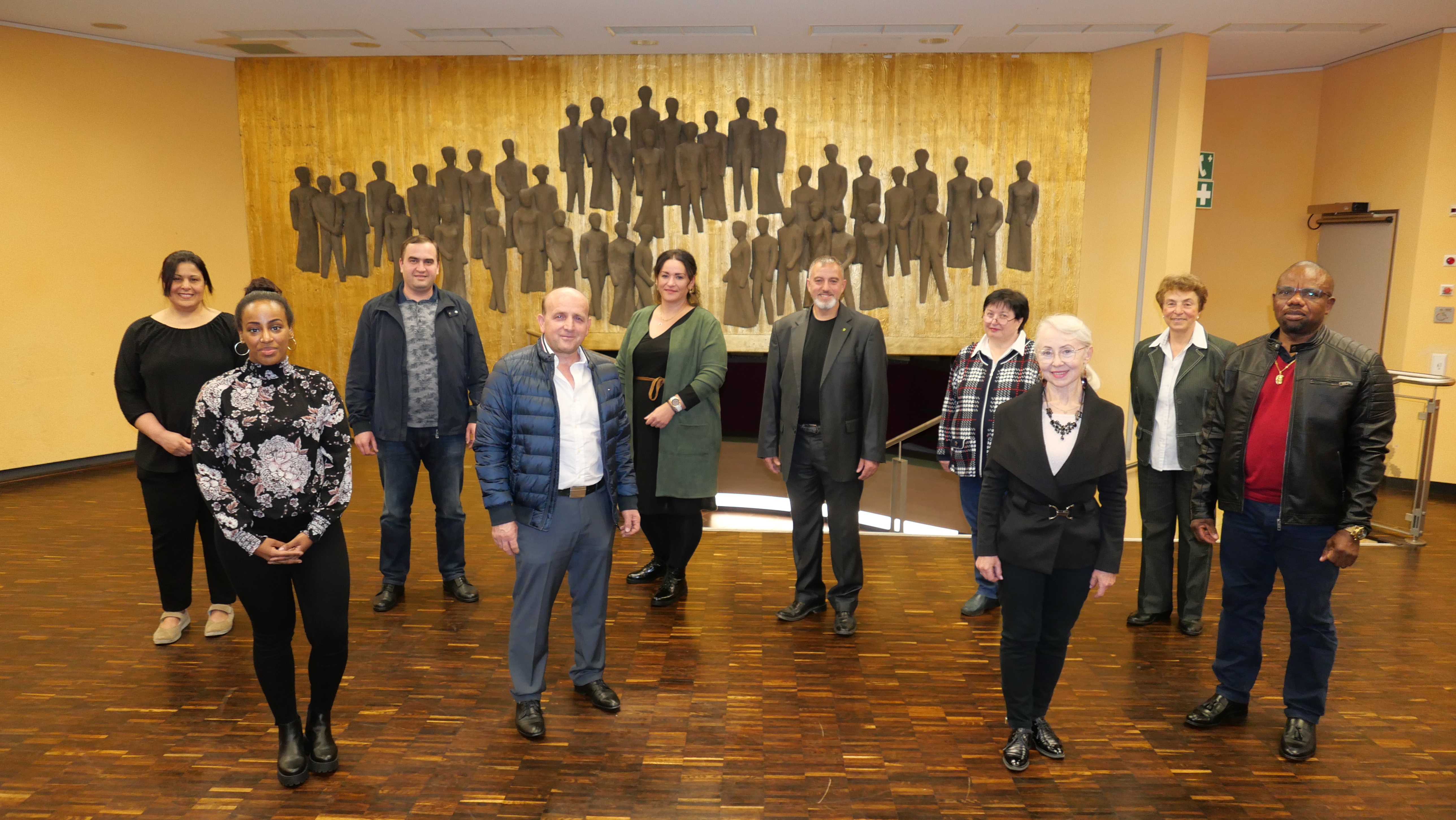 Folgende Kandidaten ließen sich am 30.09.2020 für die Ausländerbeiratswahl am 14.03.2021 aufstellen (v.l.n.r.): Khadija Qari, Elona Abraha, Andrei Rau, Fadil Ristemi, Edita Basha, Fatmir Alili, Larisa Ulianenko, Lubov Zufall-Korsakova, Bella Tonkikh und Friday Aigbomian. Nicht auf dem Foto zu sehen ist Salih Göktan.