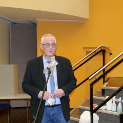 Bürgermeister der Gemeinde Lohfelden Uwe Jäger hieß die Gäste am 30.09. zur Veranstaltung des Ausländerbeirates im Bürgerhaus herzlich willkommen. 