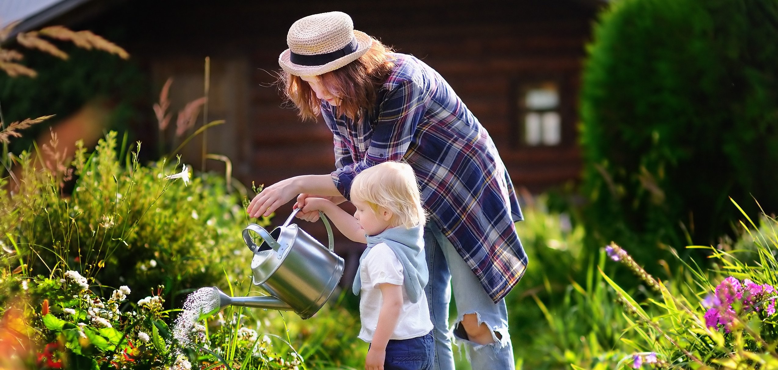 Der Flyer "Bunt statt Grau" ist kostenlos im Rathaus Lohfelden erhältlich.