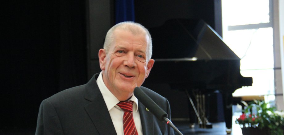 Der Vorsitzende der Gemeindevertretung der Gemeinde Lohfelden, Bernd Hirdes.