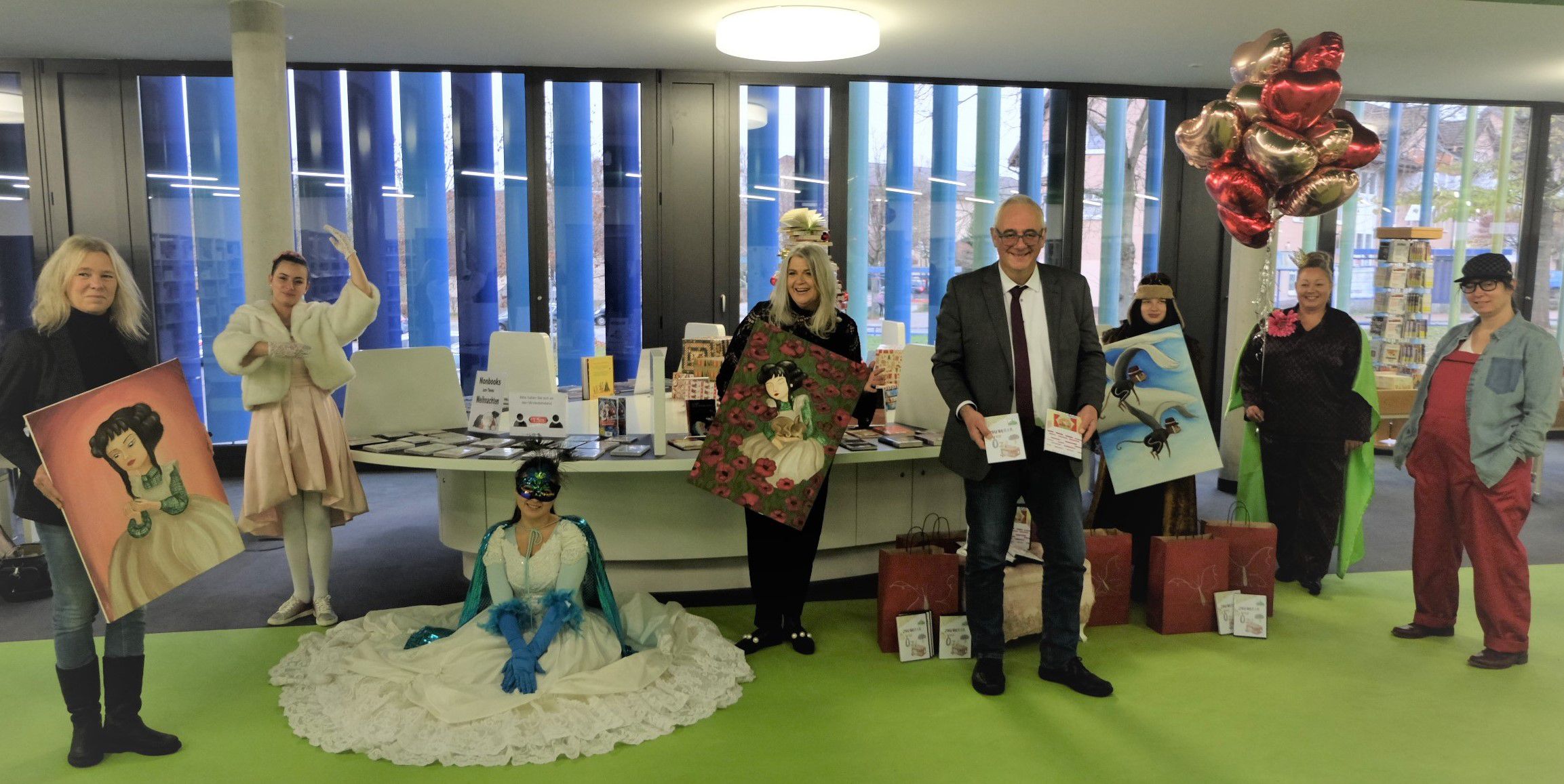 200 DVDs für Kinder und Jugendliche in Lohfelden gespendet.