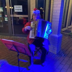 Manni Schmelz sorgte für weihnachtliche Stimmung am 2. Adventssonntag.