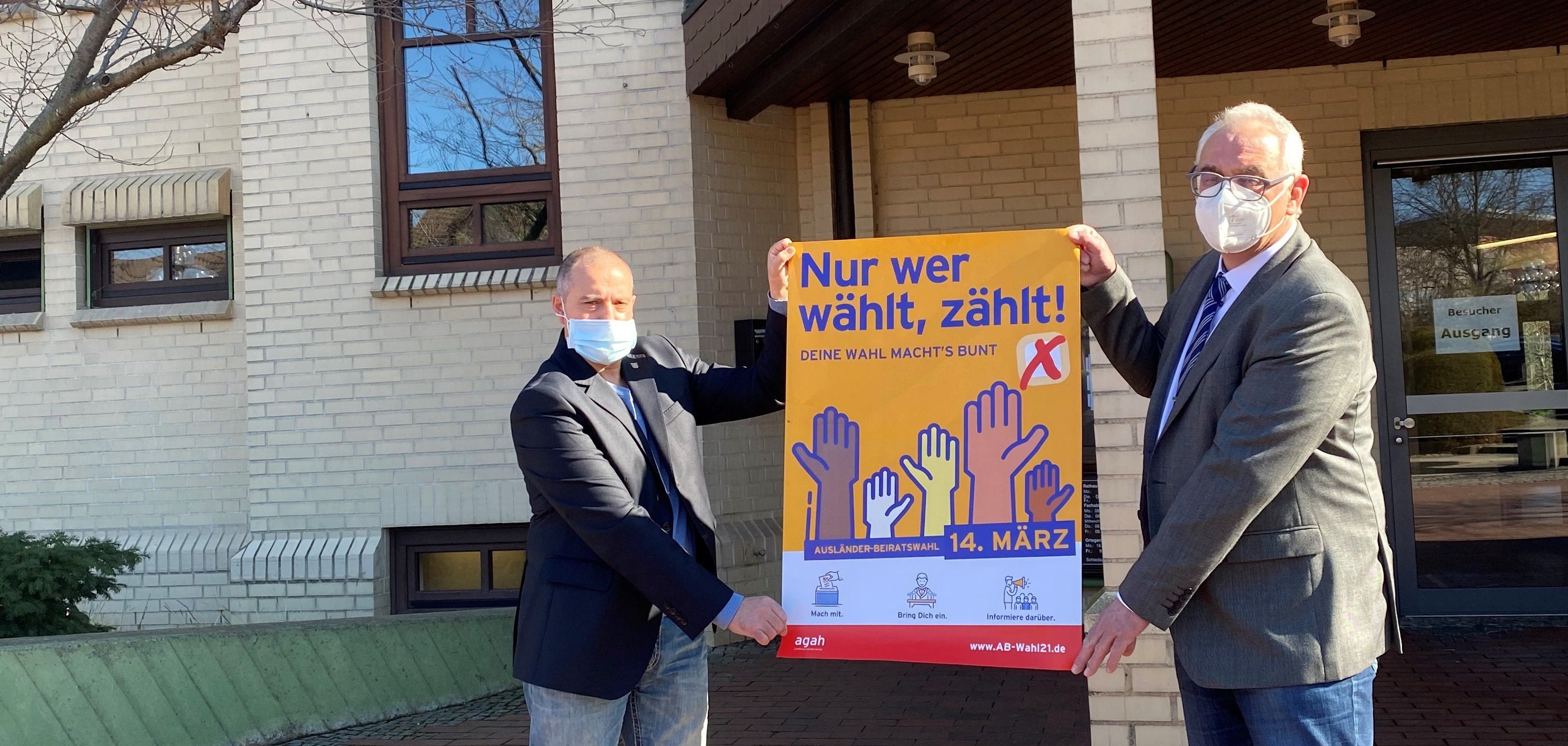Bürgermeister Uwe Jäger und Ausländerbeiratsvorsitzender Fatmir Alili bitten alle Wahlberechtigen: Bitte gehen Sie zur Wahl oder geben Sie Ihre Stimme per Briefwahl ab. 