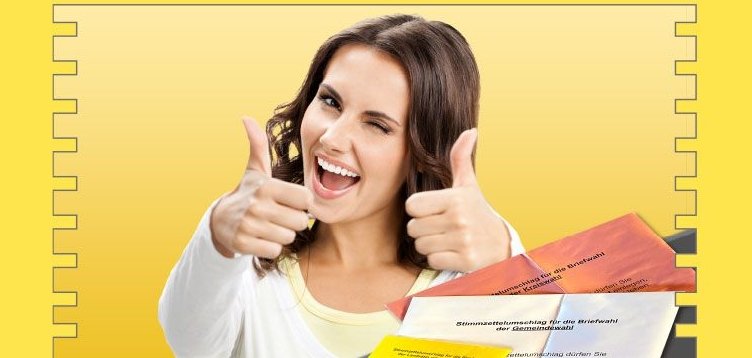 Junge Frau freut sich darüber, dass Sie wählen kann, denn jede Stimme zählt!