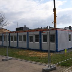 Die fertig aufgestellte Anlage soll nach Durchführung aller erforderlichen Restarbeiten in einigen Wochen übergangsweise Platz für zwei KiTa-Gruppen bieten.