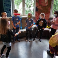Mit Tellern jonglieren – gar nicht so einfach!