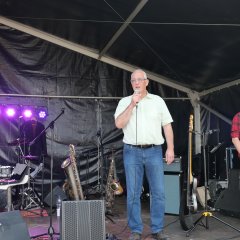 Bürgermeister Uwe Jäger begrüßte ca. 250 Zuschauerinnen und Zuschauer.
