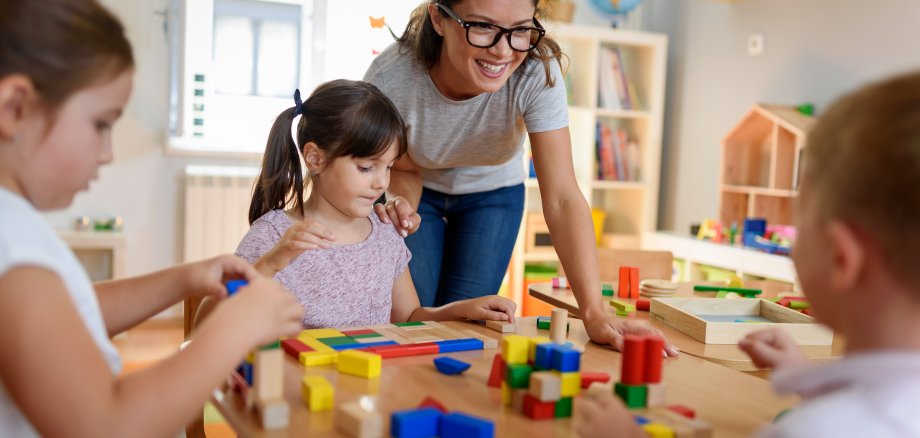 3 Berufspraktikantinnen/Berufspraktikanten (w/m/d) im Rahmen der Ausbildung zum/zur staatlich anerkannten Erzieher/Erzieherin die Möglichkeit zur Umsetzung des Berufswunsches 