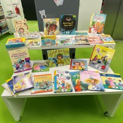 Viele Bücher rund um die Zahngesundheit hatte das Bücherei-Team zusammengestellt.